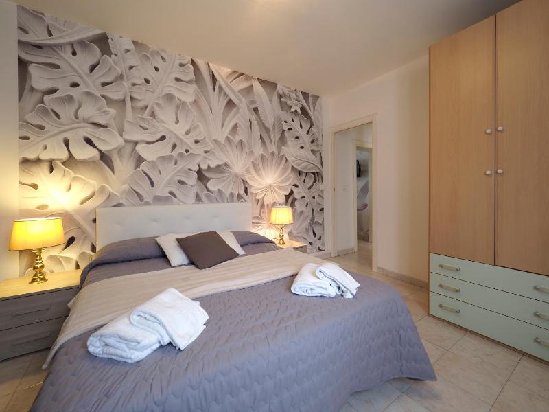 One-Bedroom Apartment image 3