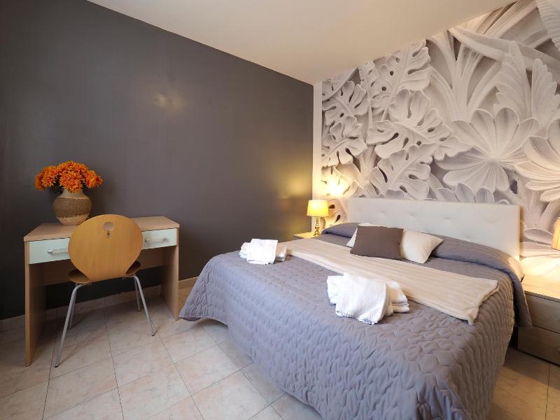 One-Bedroom Apartment image 2