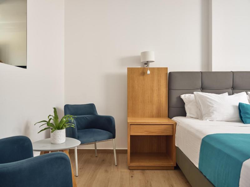 Superior Double Room with Shared Pool image 1