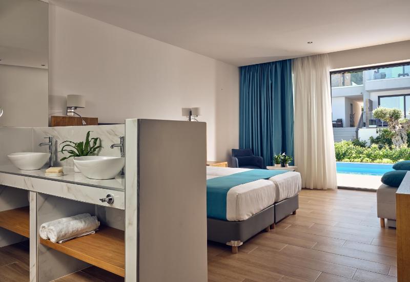 Junior Suite with Shared Pool  image 1