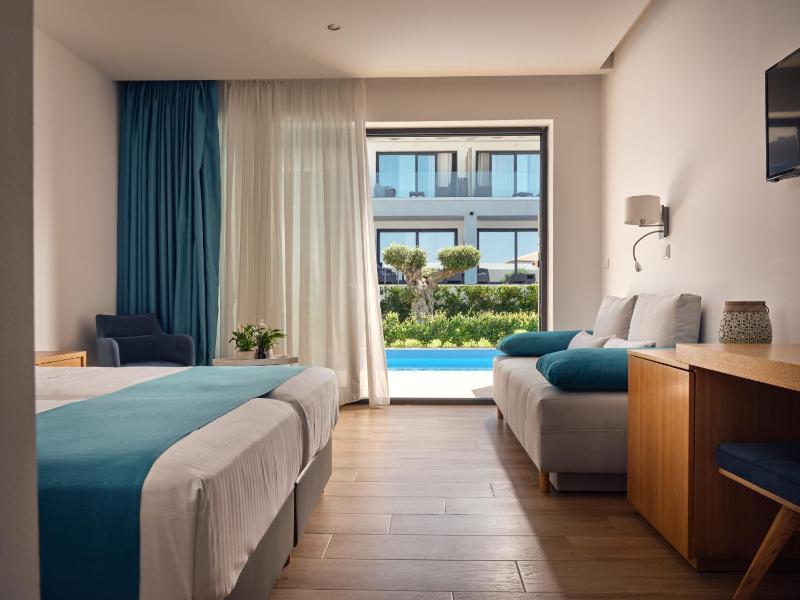 Junior Suite with Shared Pool  image 3