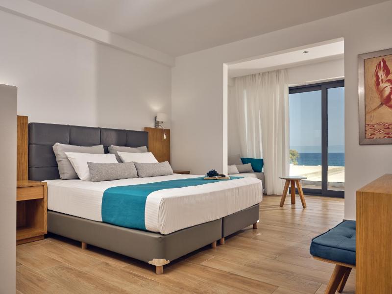 Suite with Terrace and Sea View image 4