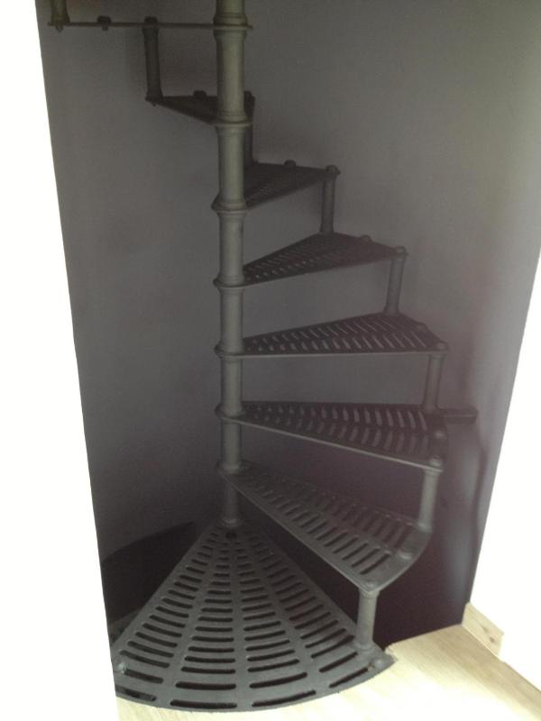 Studio - Split Level image 3