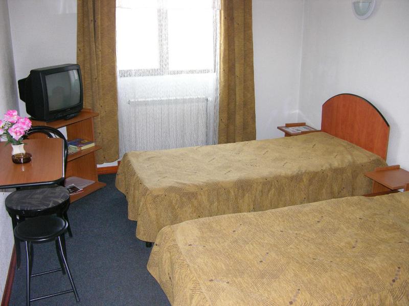 Twin Room image 2