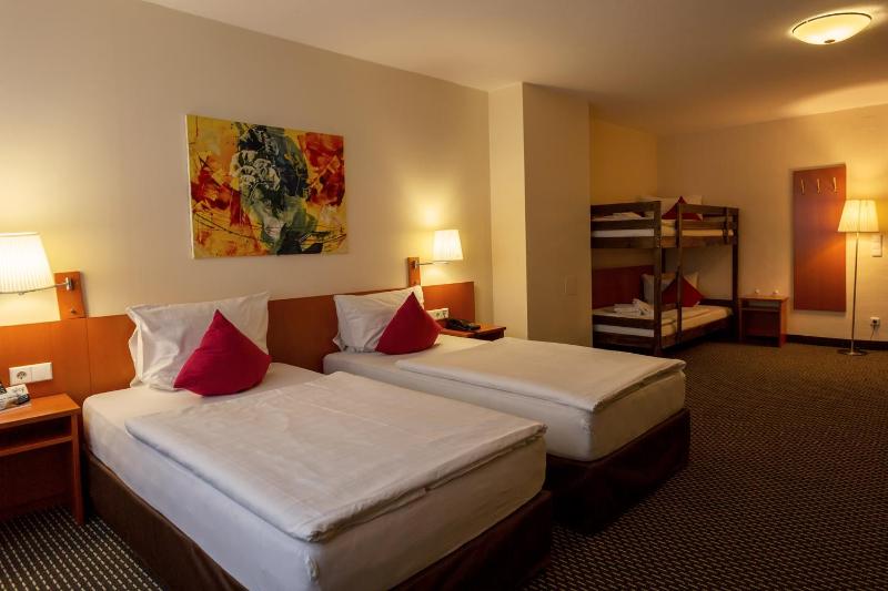 Quadruple Room image 2
