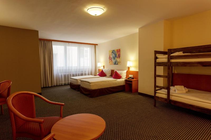 Quadruple Room image 3