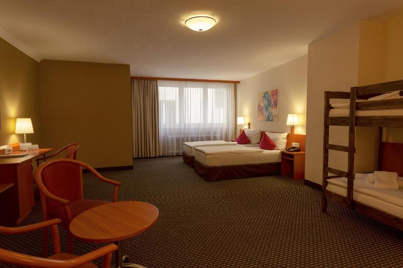 Quadruple Room image 4