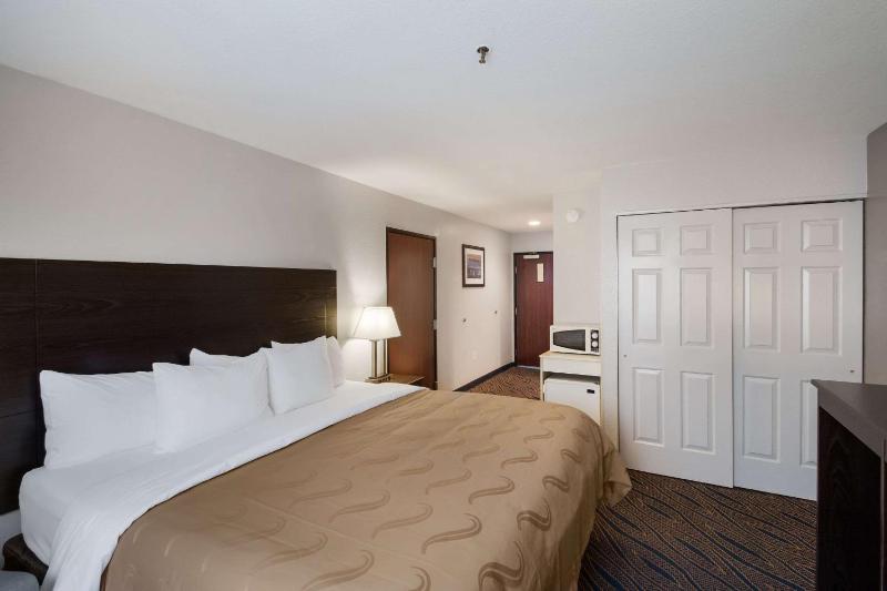 King Room - Accessible/Non-Smoking image 2