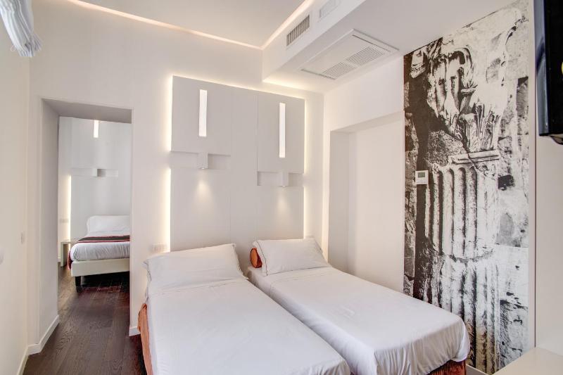 Quadruple Room with Pantheon View image 2