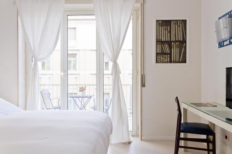 Double Room with Balcony image 3