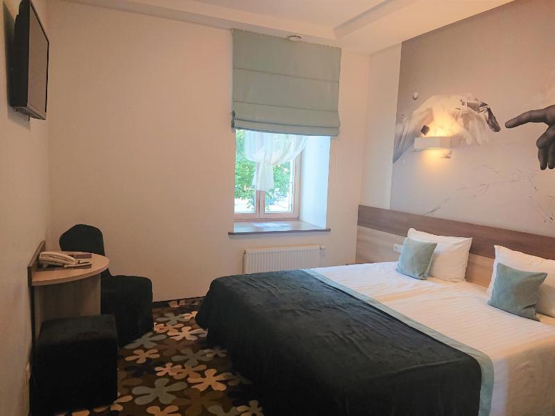 Double or Twin Room image 3