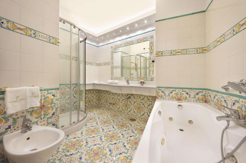 Junior Suite with Sea View image 2