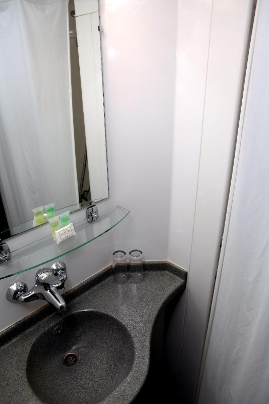 Double Room image 4