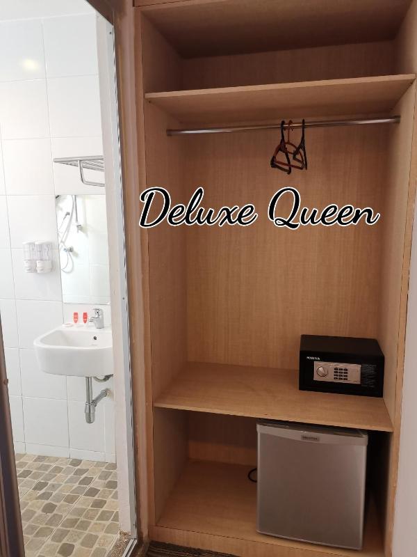 Deluxe Queen Room image 1