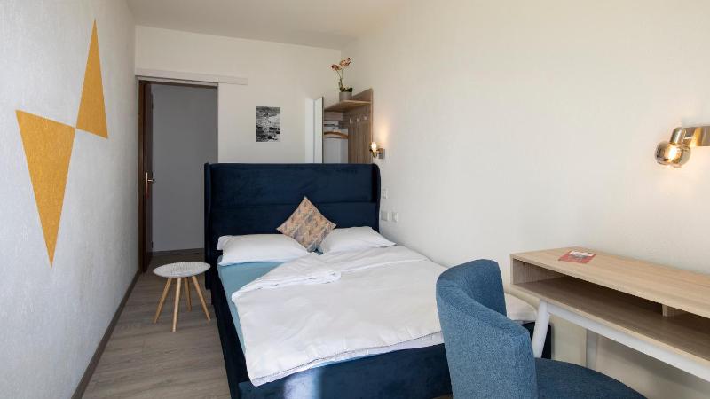 Single Room image 4