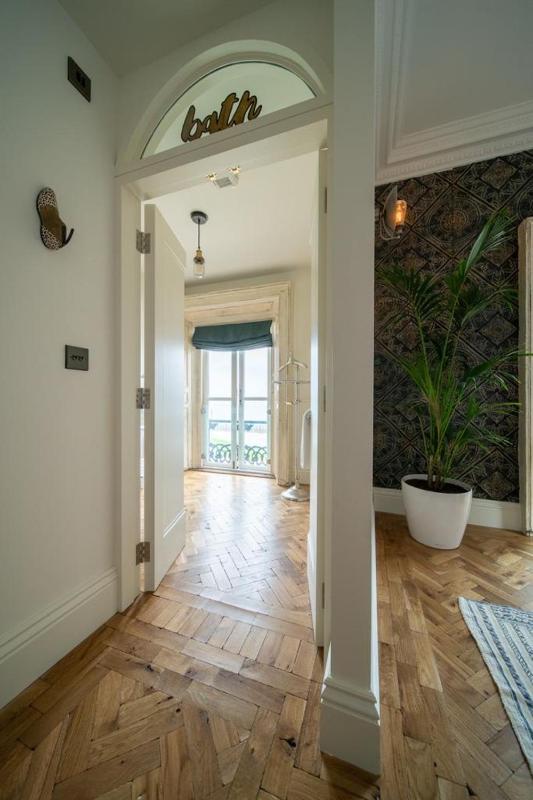 Deluxe Double Room with Balcony and Sea View image 2