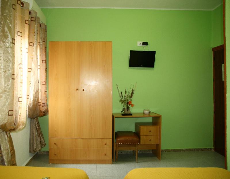 Twin Room image 1