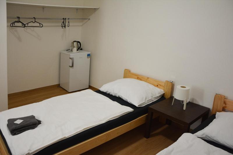 Twin Room image 3