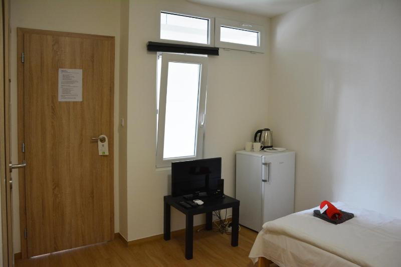 Twin Room image 3