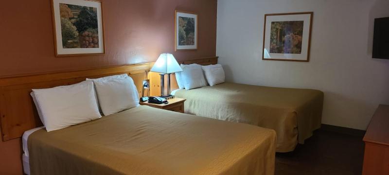 Deluxe Queen Room with Two Queen Beds image 4
