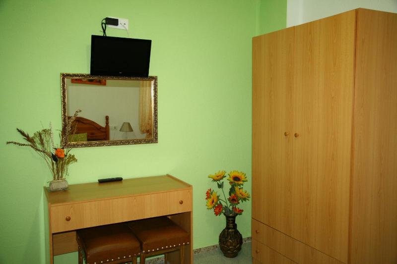 Twin Room image 2