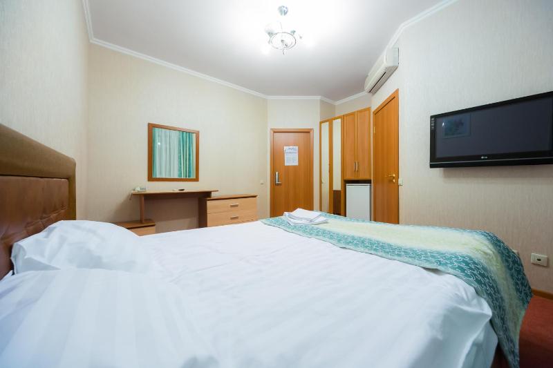 Standard Double Room image 2