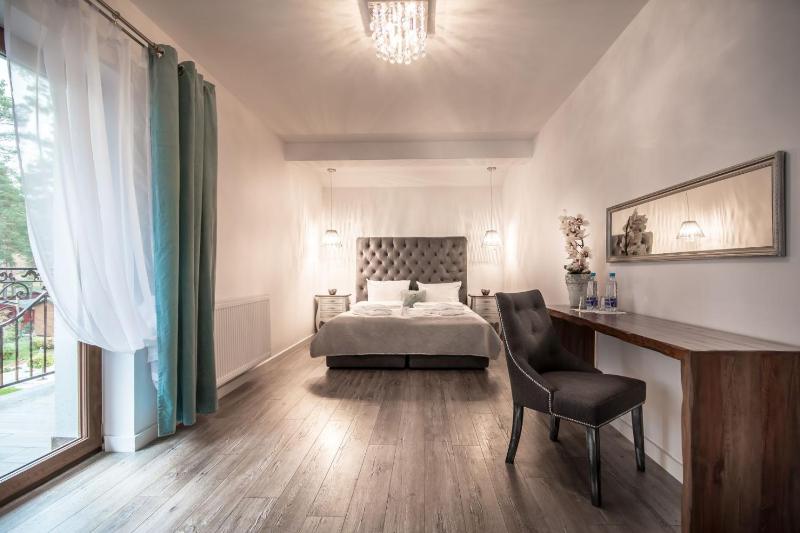 Large Double Room image 3