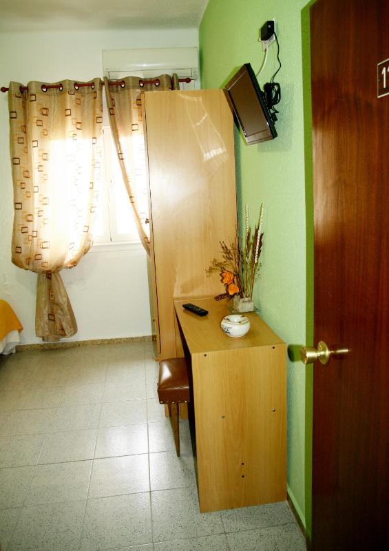 Single Room image 4
