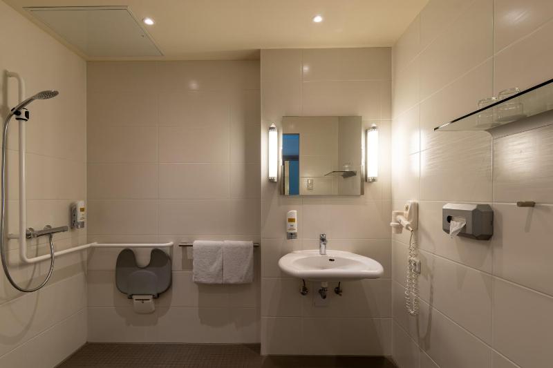 Superior King Room - Disability Access image 2