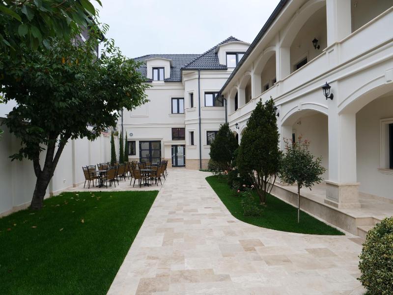 Apartment with Garden View image 2