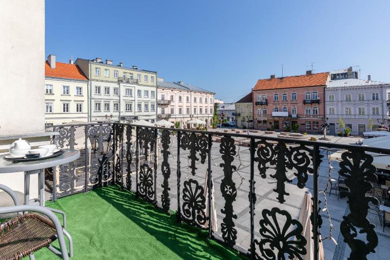 Deluxe Double Room with Balcony image 1