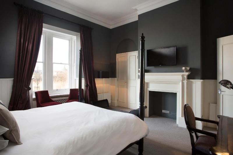 Double Room with River View image 3