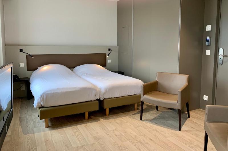 Twin Room image 3