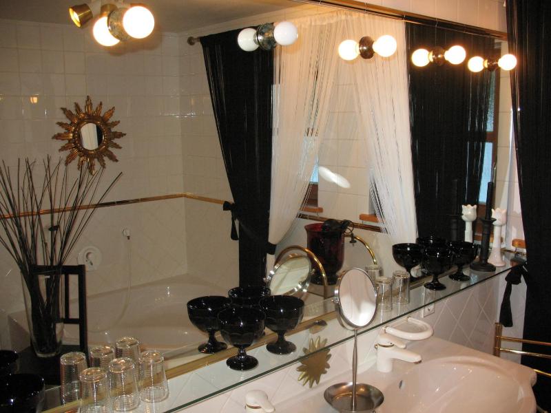 Two-Bedroom Deluxe Apartment image 2