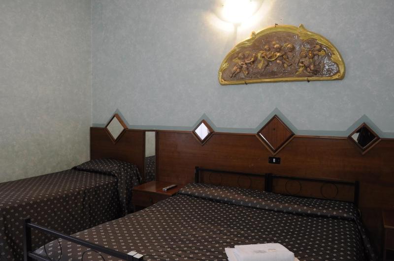 Triple Room with Private Bathroom image 3