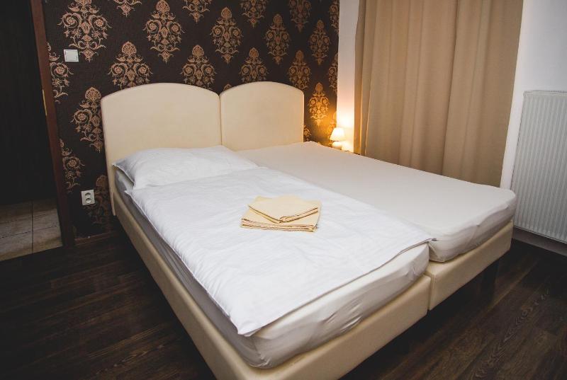 Basic Double Room with Private Bathroom image 1