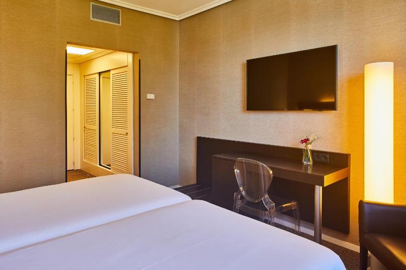 Twin Room image 1