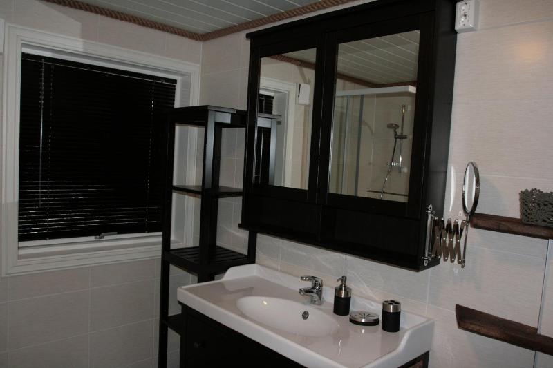 Two-Bedroom Cottage image 2