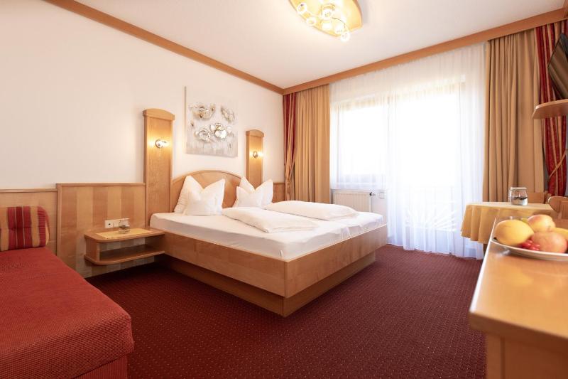 Double Room image 4