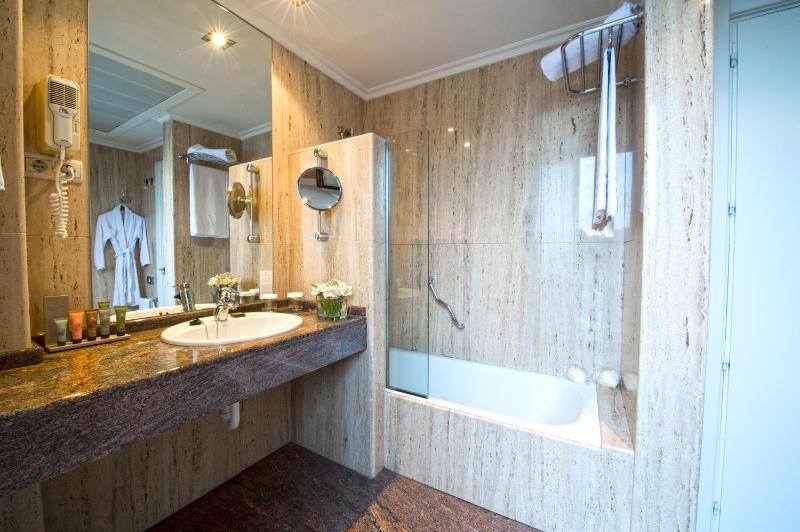 Superior Double Room with View image 3
