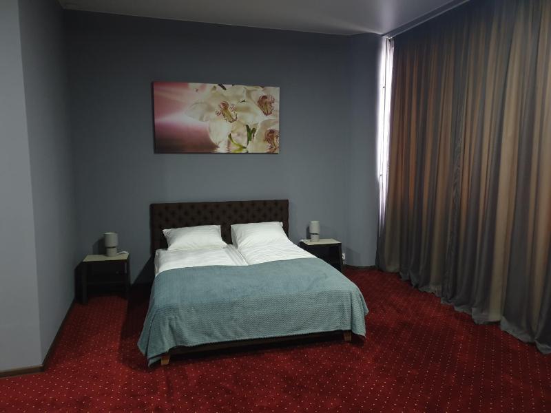Queen Suite image 3