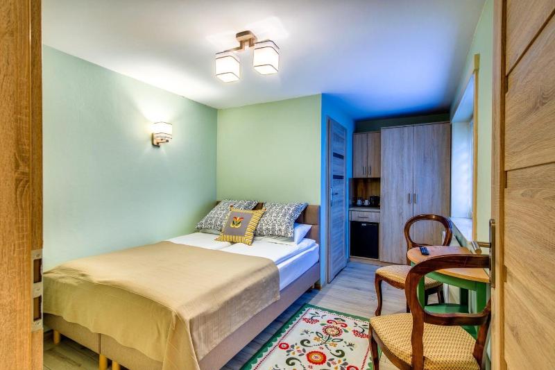 Double Room image 3