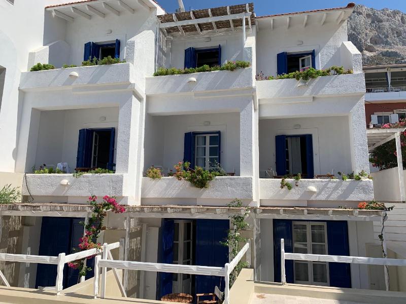 Deluxe Double or Twin Room with Sea View image 2