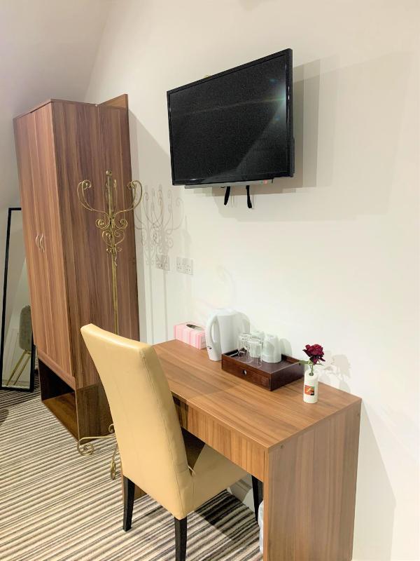 Standard Twin Room image 3