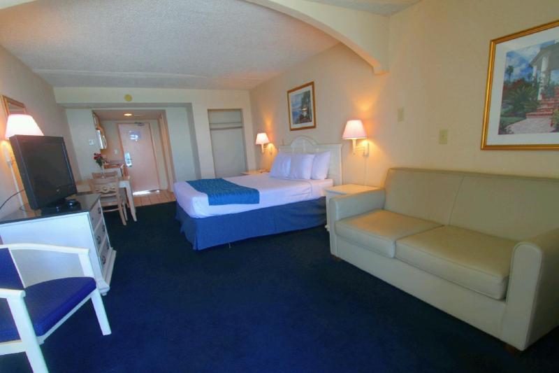 Oceanfront King Suite with Balcony image 2