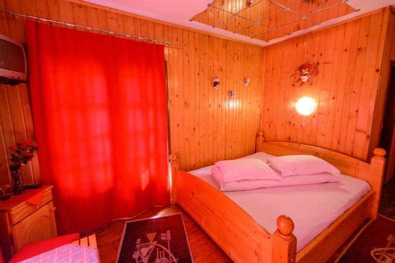 Budget Double Room image 3