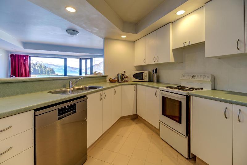 Lakefront Apartments18 LAKE ESPLANADE ROAD - image 33