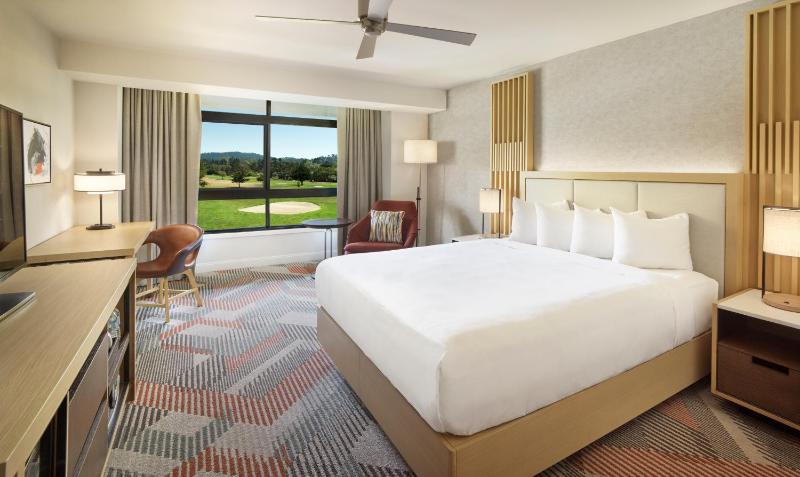 King Room with Golf Course View image 1