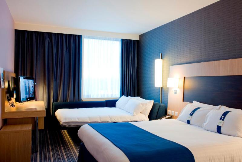 Standard Double Room with Sofa Bed image 2