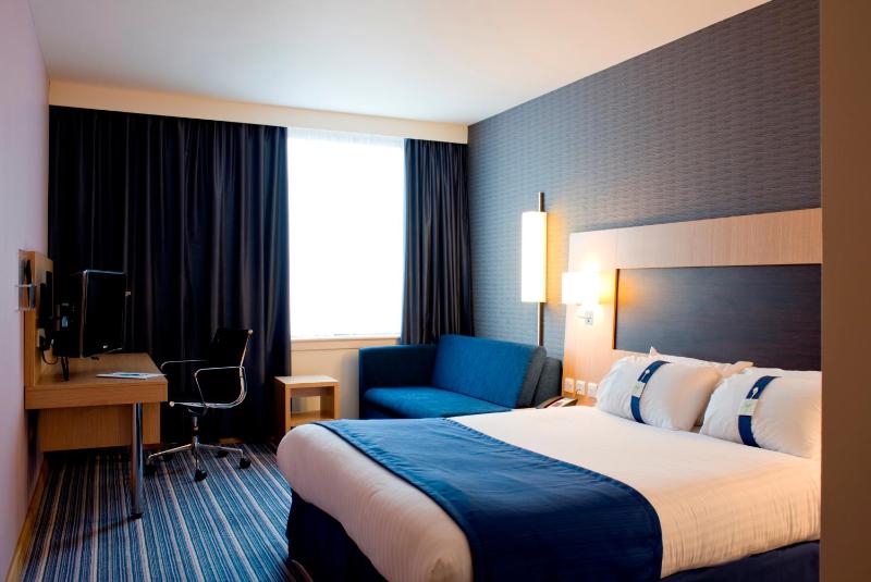 Standard Double Room with Sofa Bed image 3